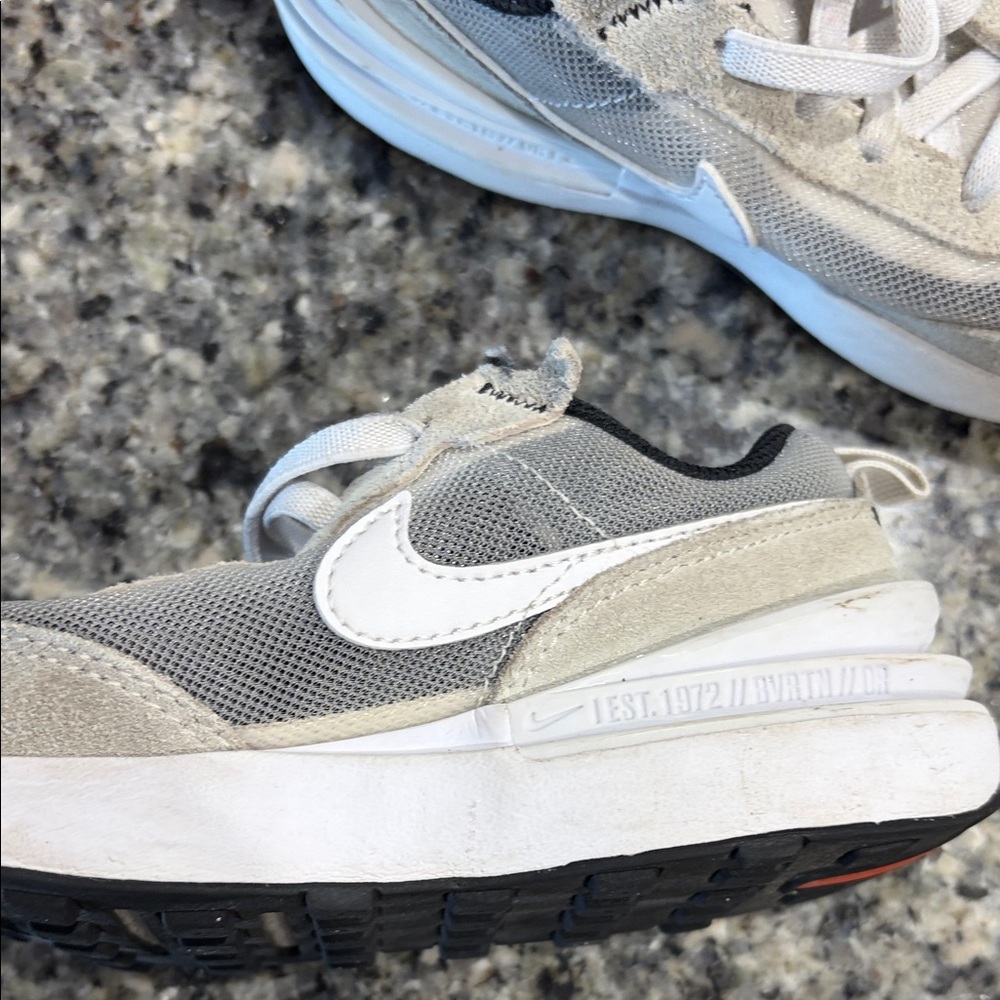 Nike Kids Black and Gray Sneakers - Picture 6 of 11